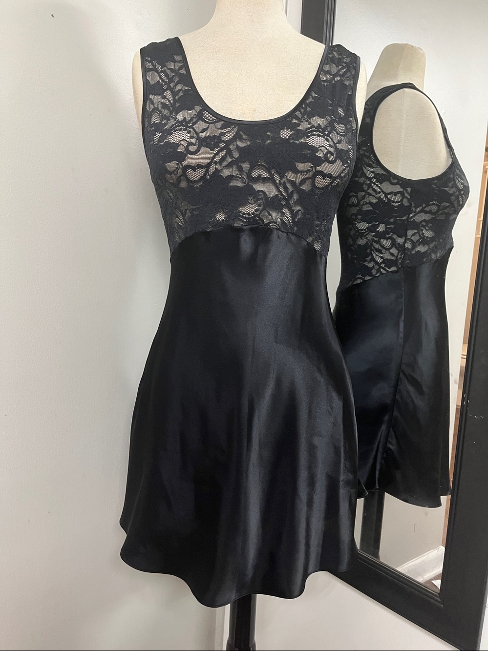Vintage 90s Victoria Secret black satin and lace slip dress/chemise gown sz Smal